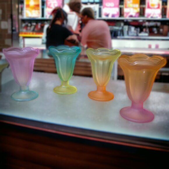 LIBBEY KA-DINKS Vintage Frosted Tulip Shaped Scalloped Edge Pastel Cups - Picture 2 of 5